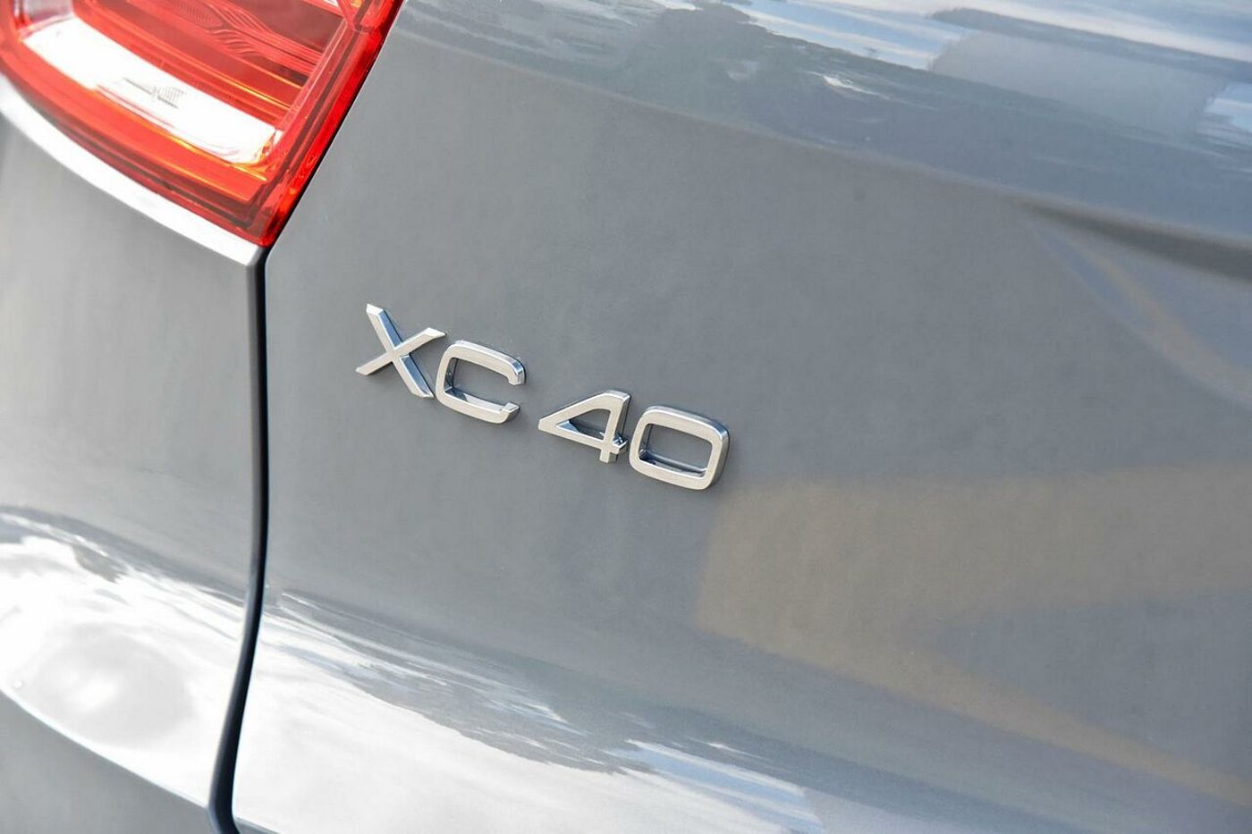 Volvo  XC40 Ultimate, B5 Mild Hybrid, Petrol, Dark