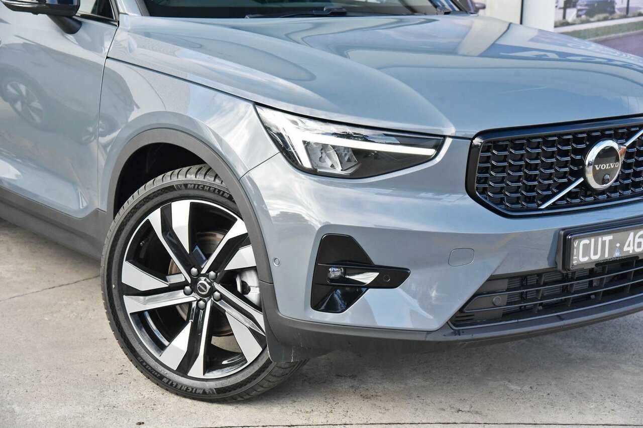 Volvo  XC40 Ultimate, B5 Mild Hybrid, Petrol, Dark