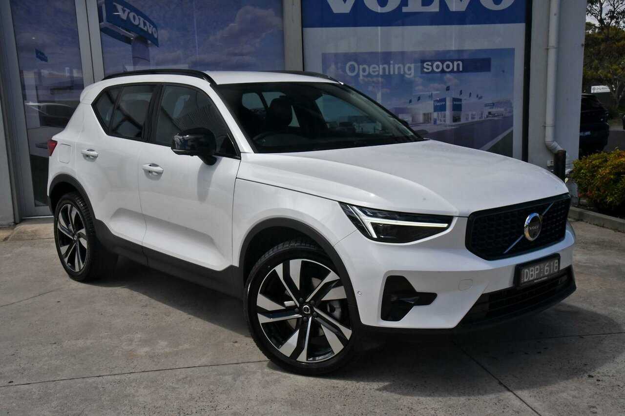 Volvo  XC40 Ultimate, B4 AWD Mild hybrid, Petrol, Dark