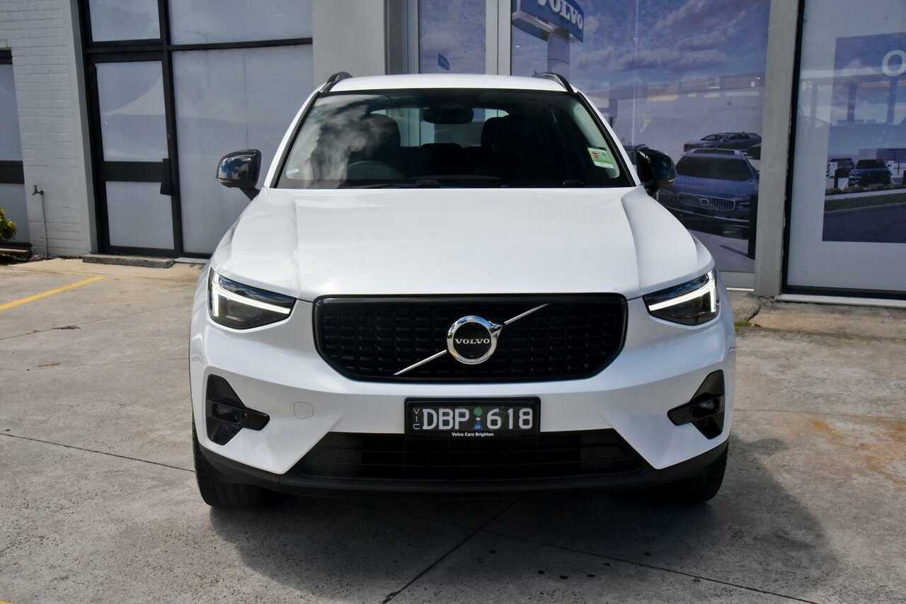 Volvo  XC40 Ultimate, B4 AWD Mild hybrid, Petrol, Dark