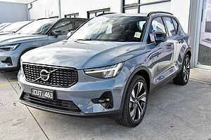 Volvo  XC40 Ultimate, B5 Mild Hybrid, Petrol, Dark