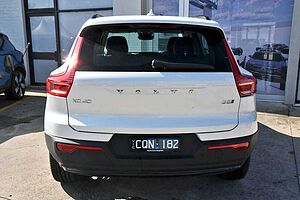 Volvo  XC40 Ultimate, B5 Mild Hybrid, Petrol, Dark