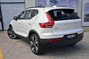 Volvo  XC40 Ultimate, B4 AWD Mild hybrid, Petrol, Dark