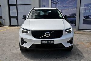 Volvo  XC40 Ultimate, B4 AWD Mild hybrid, Petrol, Dark