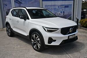 Volvo  XC40 Ultimate, B4 AWD Mild hybrid, Petrol, Dark