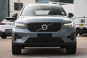 Volvo  XC40 Ultimate, B5 Mild Hybrid, Petrol, Dark